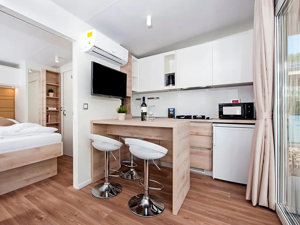 solaris-naturist-camping-resort-studio-comfort-mobile-home-interior-9