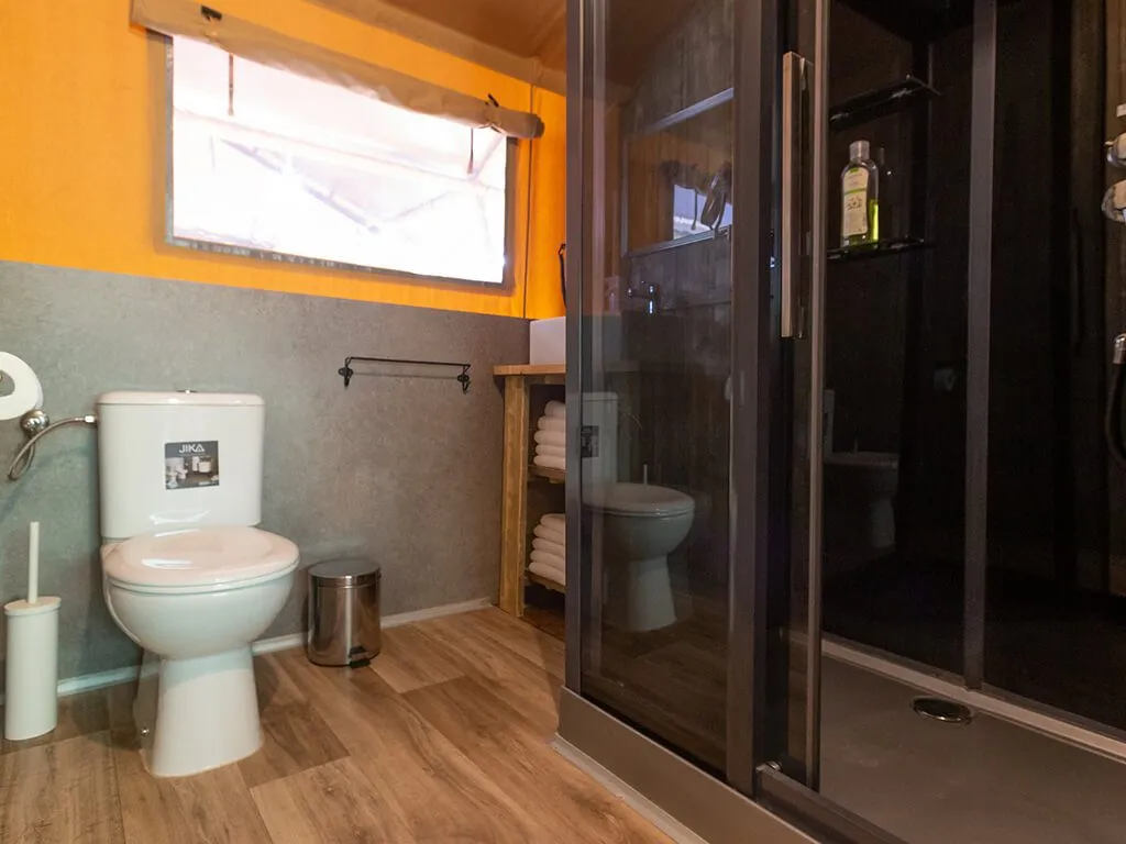 camping-slamni-glamping-bathroom