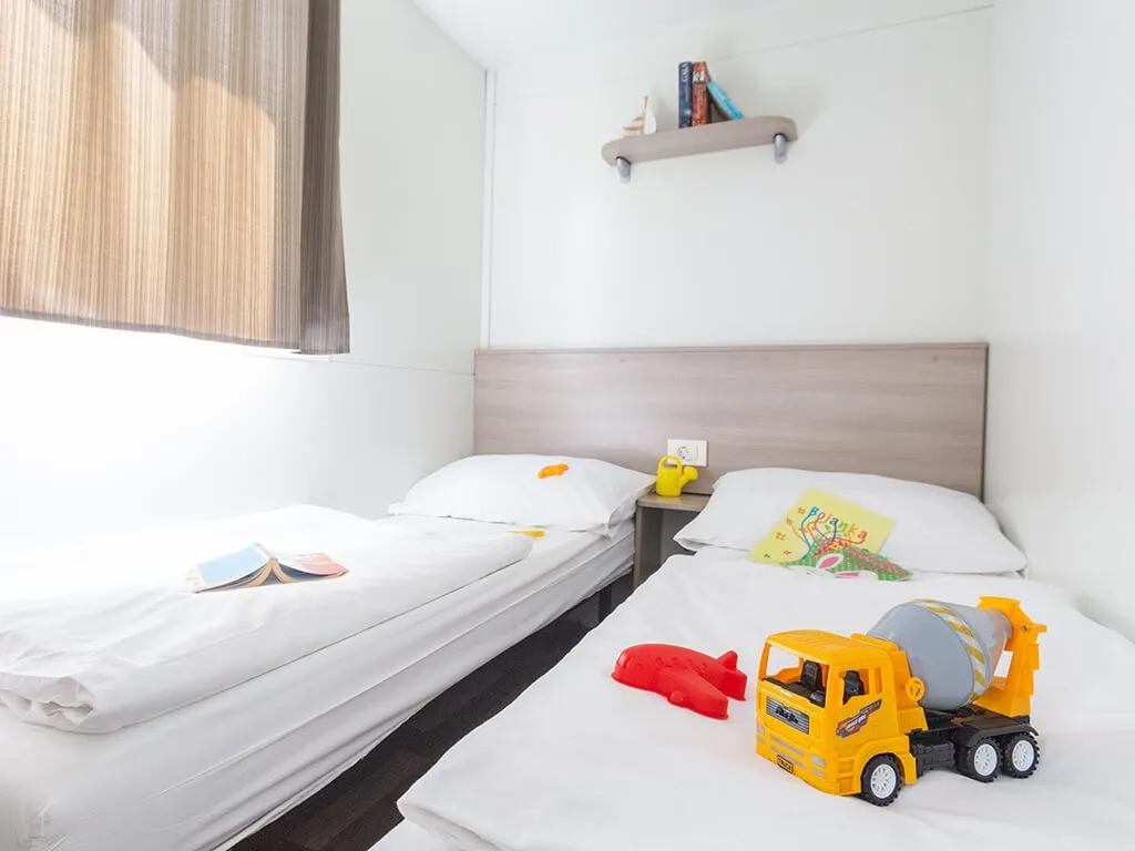 camping-slamni-mobile-home-children-bedroom
