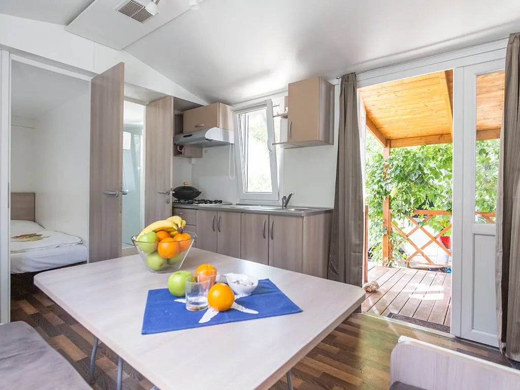 camping-slamni-mobile-home-interior-2