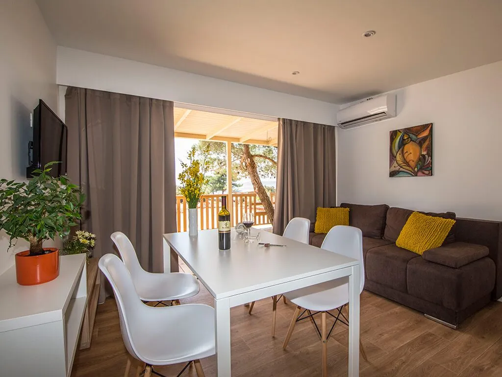 camping-ugljan-interior-of-mobile-homes-v