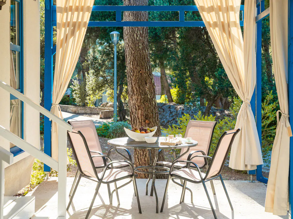 aminess-planet-camping-port9-resort-marko-polo-holiday-home-exterior-terrace-tabe-view