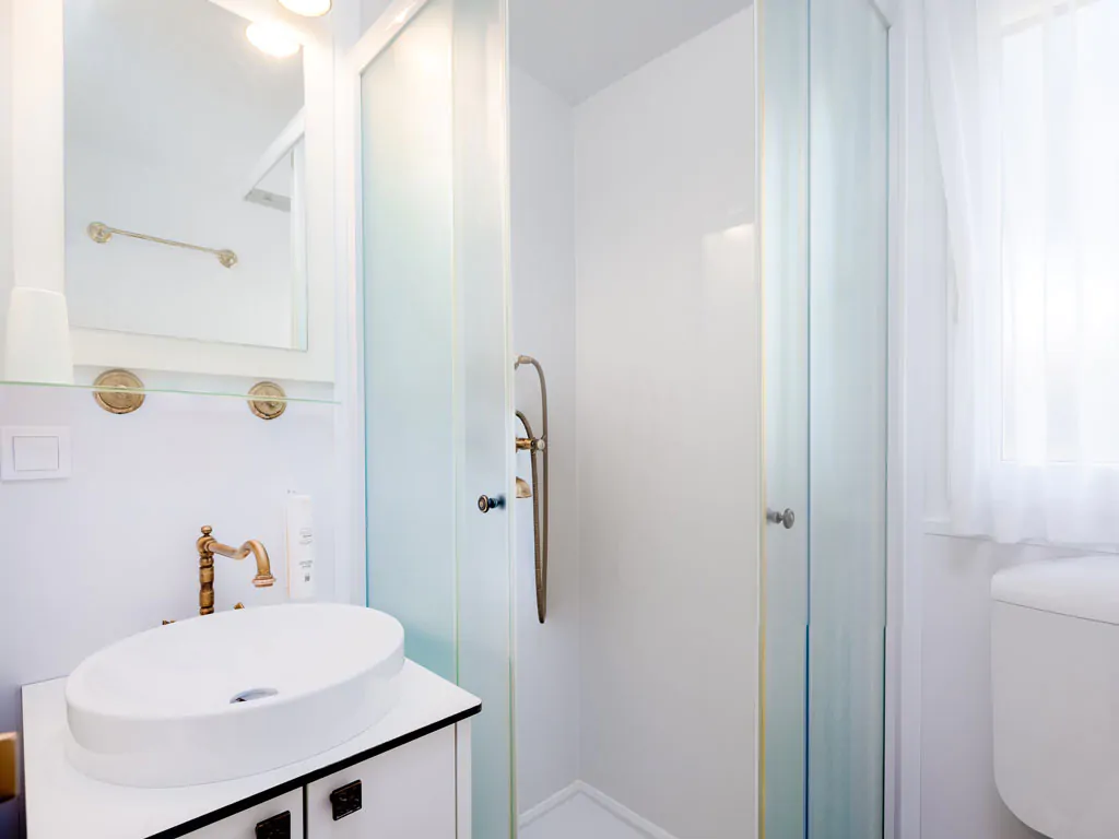 aminess-planet-camping-port9-resort-marko-polo-holiday-home-interior-bathroom