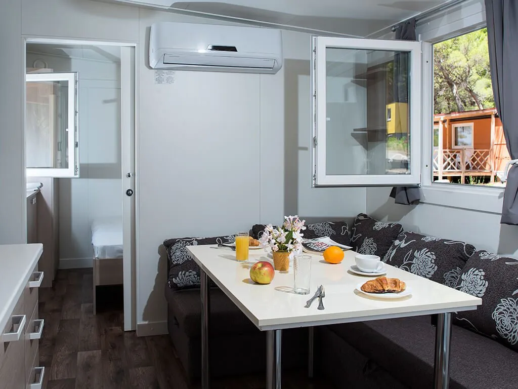 camping-basko-polje-anya-mobile-home-kitchen-and-livingroom-i-i