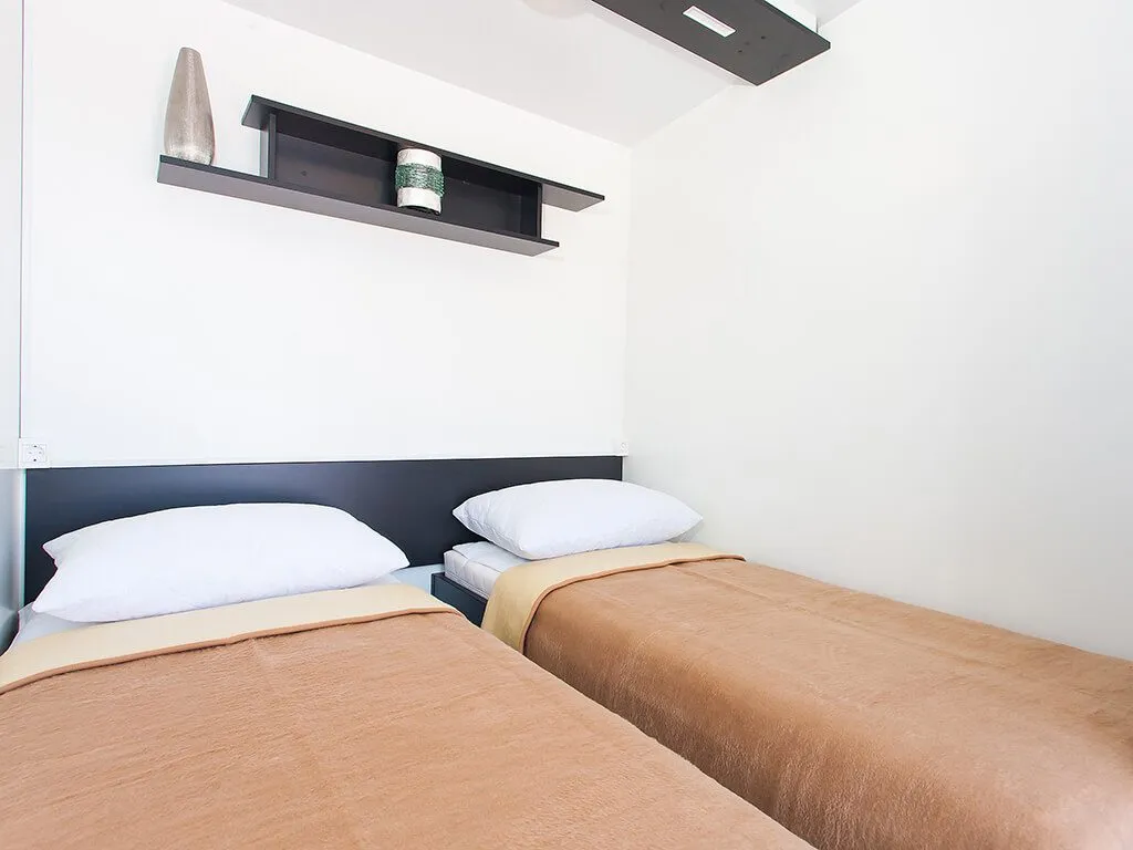 camping-kastanija-novigrad-lavanda-and-olive-mobile-homes-two-bed-bedroom-2
