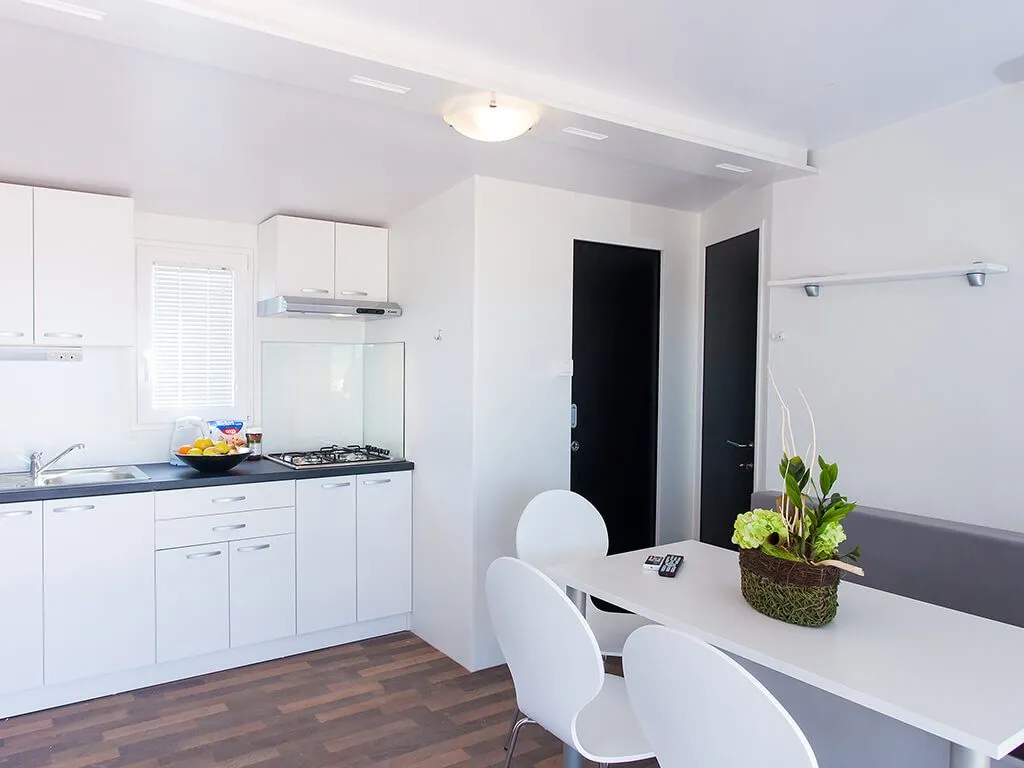 camping-kastanija-novigrad-lavanda-mobile-homes-interior-2
