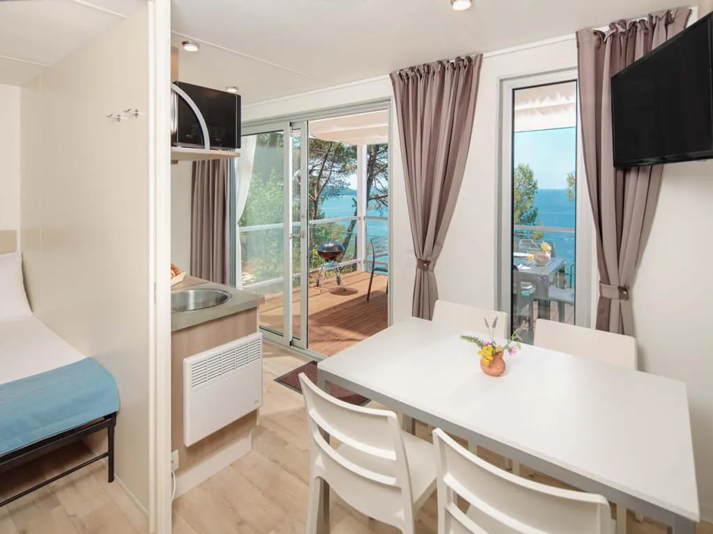 camping-lanterna-premium-mobile-home-vista-mare-living-room