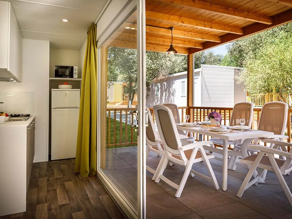 camping-porto-sole-mobile-home-superior-family-terrace