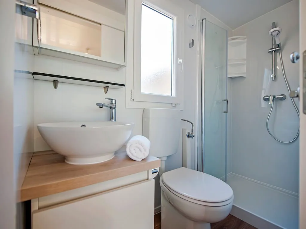 camping-puntica-mediteran-premium-mobile-home-bathroom