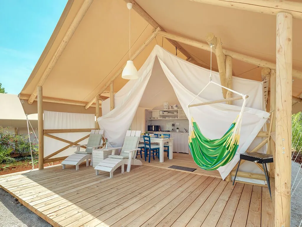 camping-resort-lanterna-maro-premium-glampin-tent-interior-iii