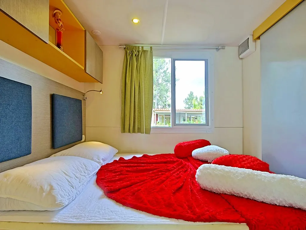 camping-resort-lanterna-oliva-mobile-homes-bedroom-i