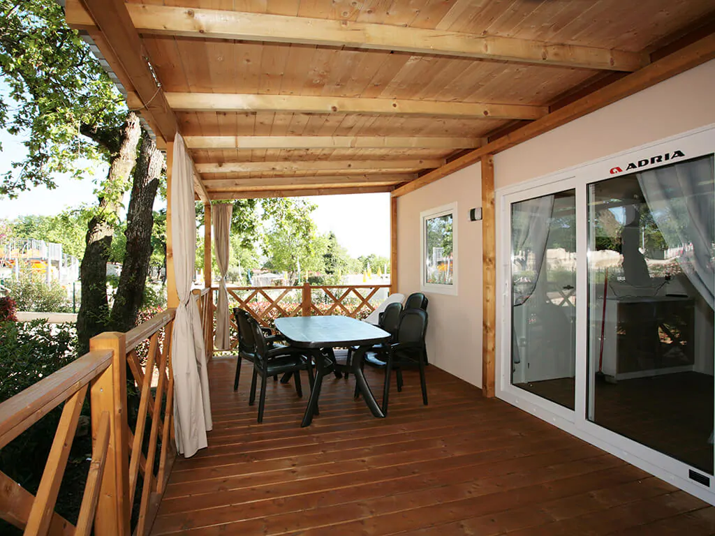 campsite-lanterna-mobile-home-exterior-terrace
