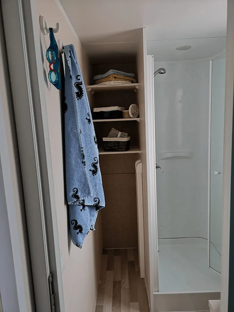 lanterna-premium-camping-resort-west-coast-mobile-homes-interior-i