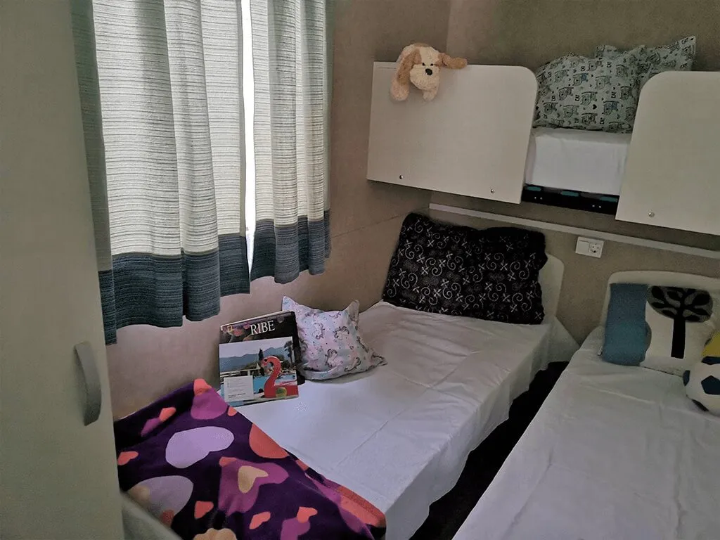lanterna-premium-camping-resort-west-coast-mobile-homes-interior-ii