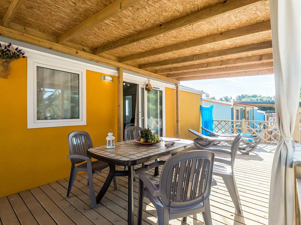 lanterna-premium-camping-resort-liva-mobile-homes-terrace