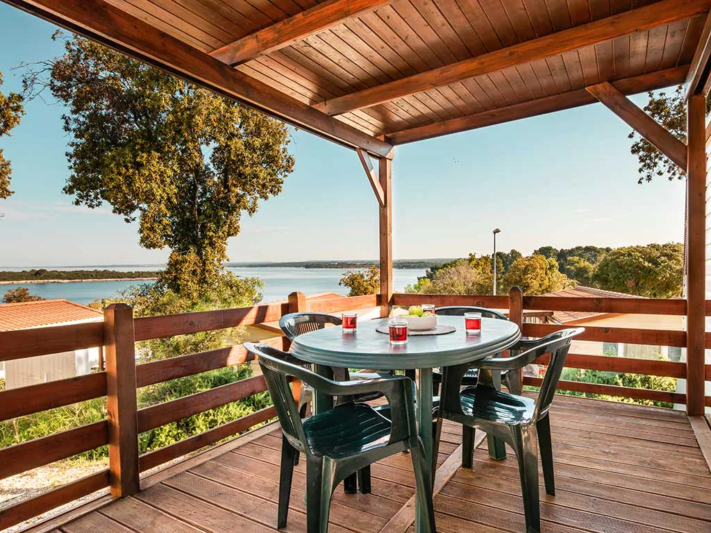 brioni-sunny-camping_brioni-comfort-mobile-home-terrace-view