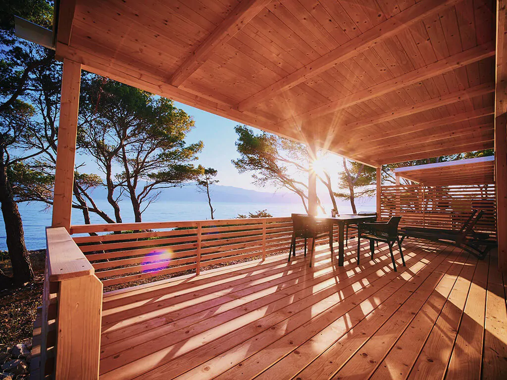campsite-bunja-mobile-home-terrace-dining-table-sea-view-2