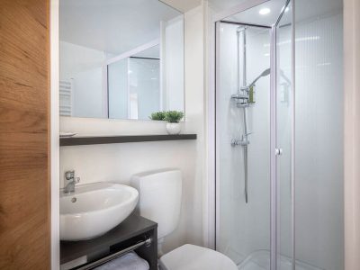 istra-premium-camping-resort-glamping-sunset-loggia-bathroom-3