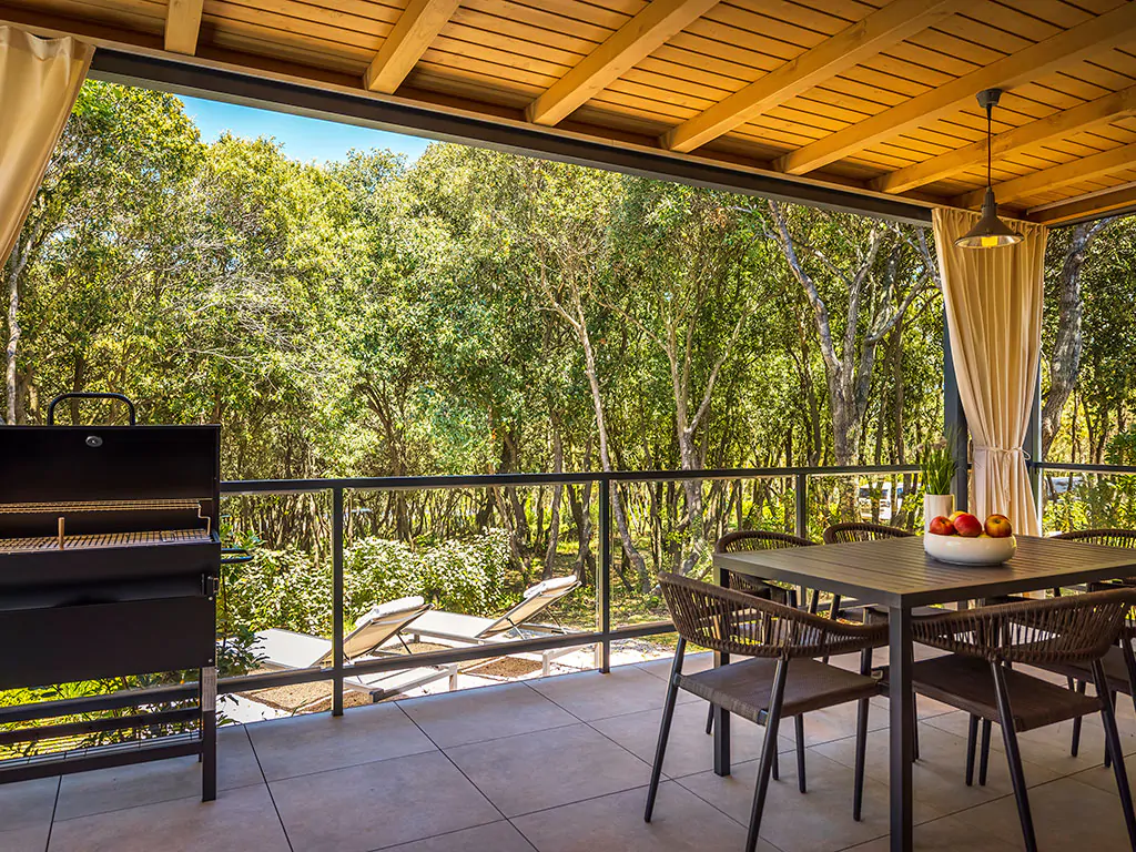 istra-premium-camping-resort-mobile-home-sunset-premium-villa-jacuzzi-terrace-3