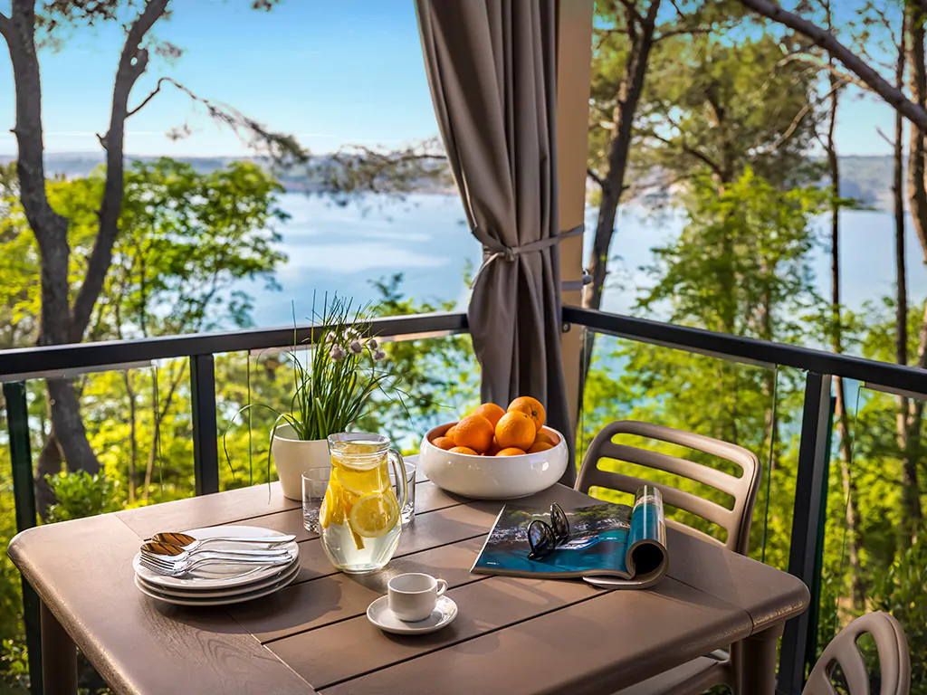 lanterna_premium_camping_resort_punto_blu_premium_village_seaview_breakfast_terrace_view