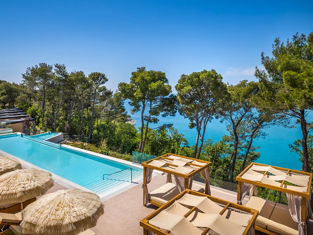 lanterna_premium_camping_resort_punto_blu_premium_village_seaview_pool_in_the_village