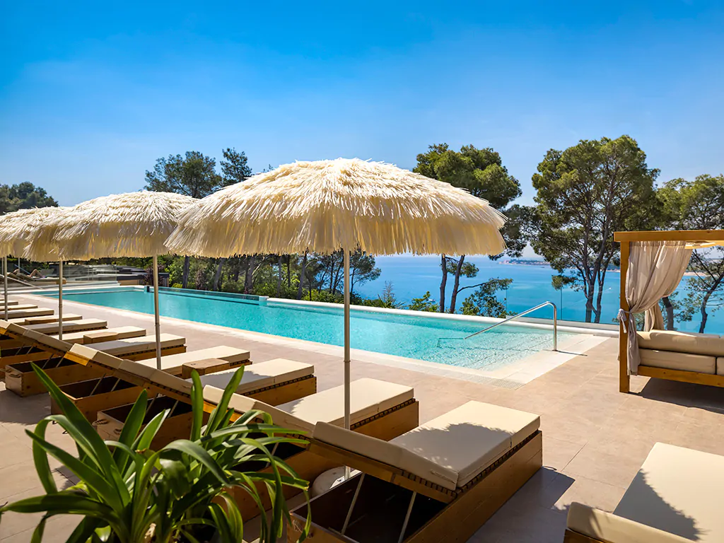 lanterna_premium_camping_resort_punto_blu_premium_village_seaview_pool_in_the_village_panorama