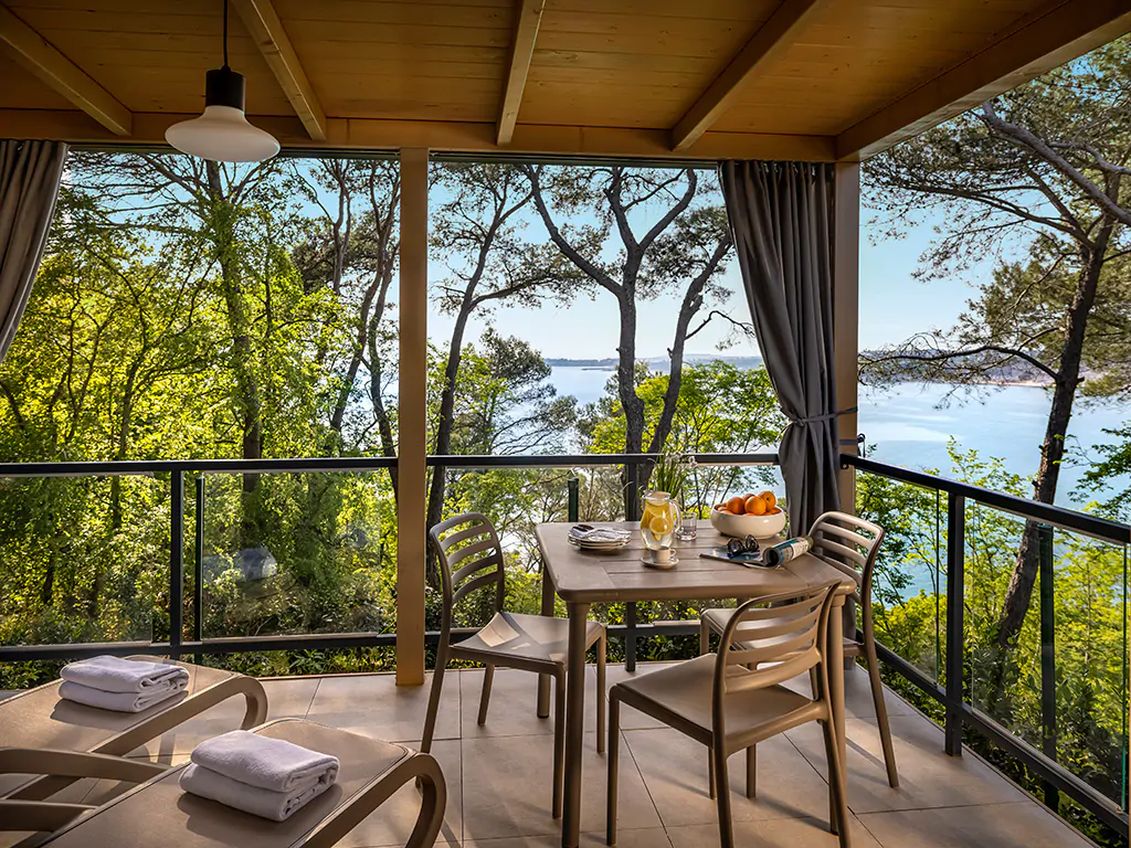 lanterna_premium_camping_resort_punto_blu_premium_village_seaview_terrace_view