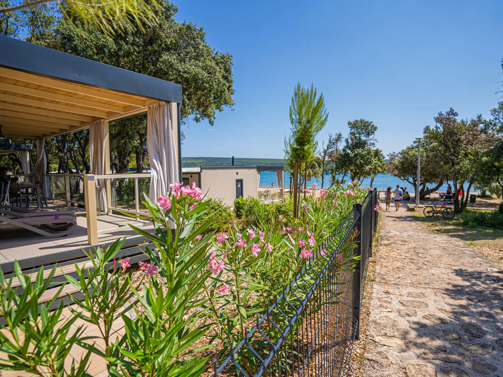 mobile-home-surf-beach-village-exterior-front-view-2