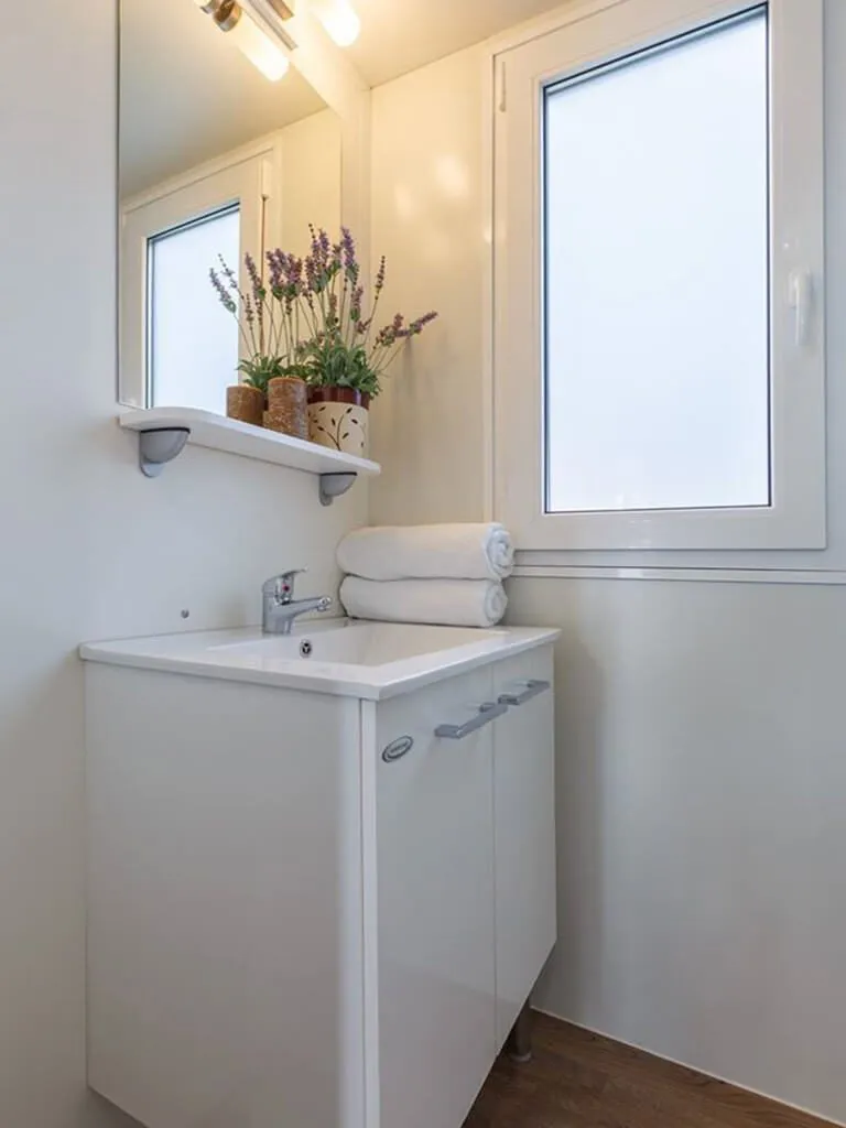 camping-bijela-uvala-mobile-homes-premium-bathroom