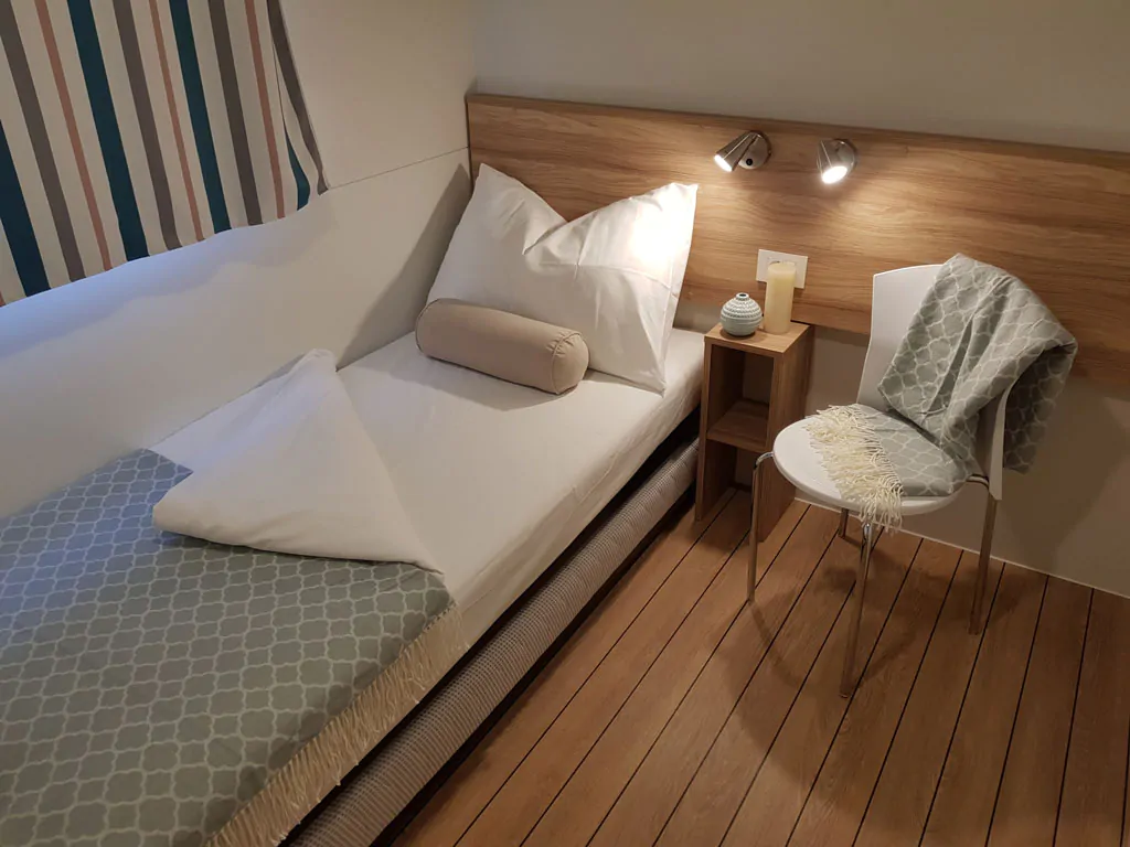 mobile-home-comfort-interior-single-bed
