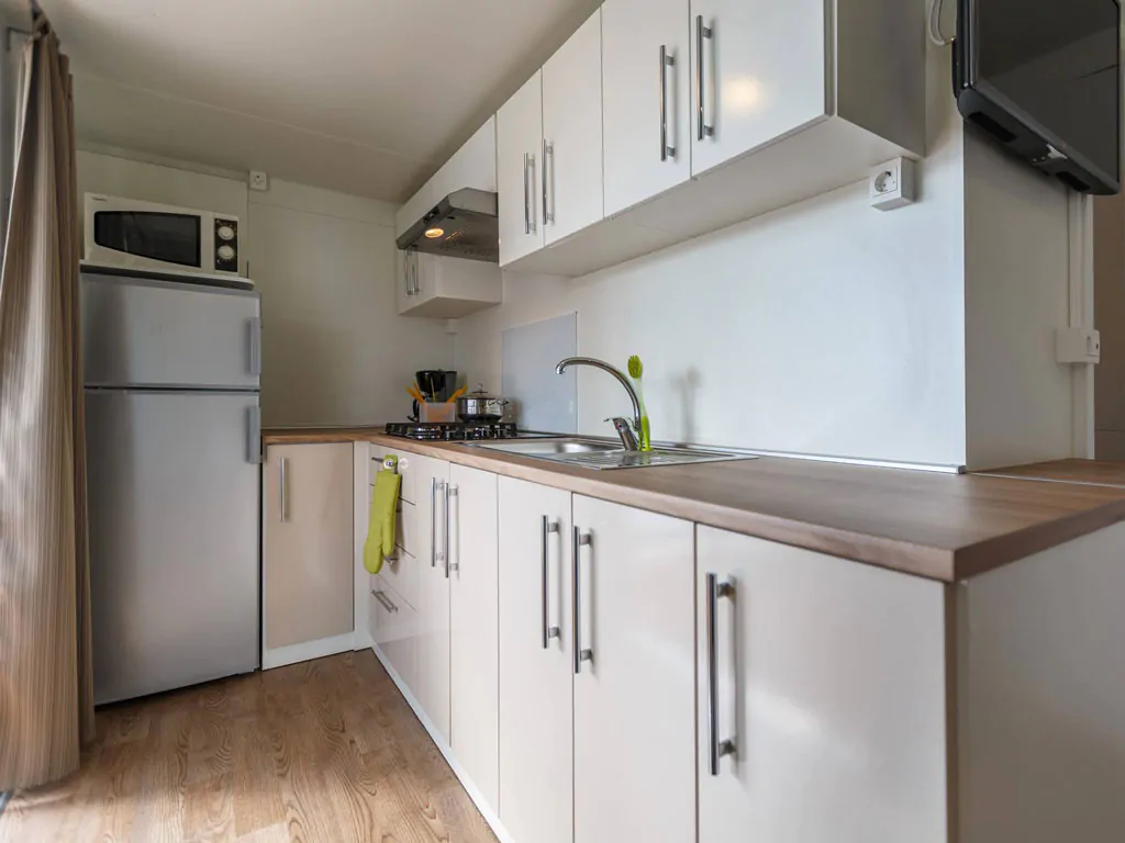 mobile-home-premium-interior-kitchen
