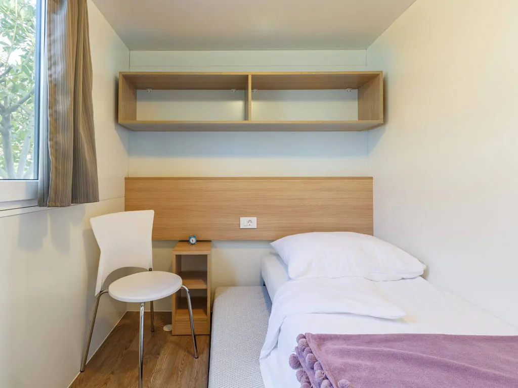 mobile-home-premium-interior-single-bed
