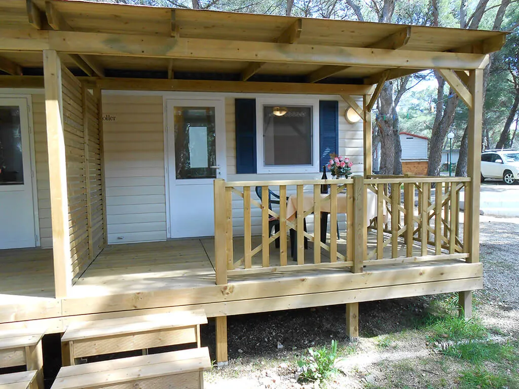 camping-kozarica-mobile-home-couple-exterior-2