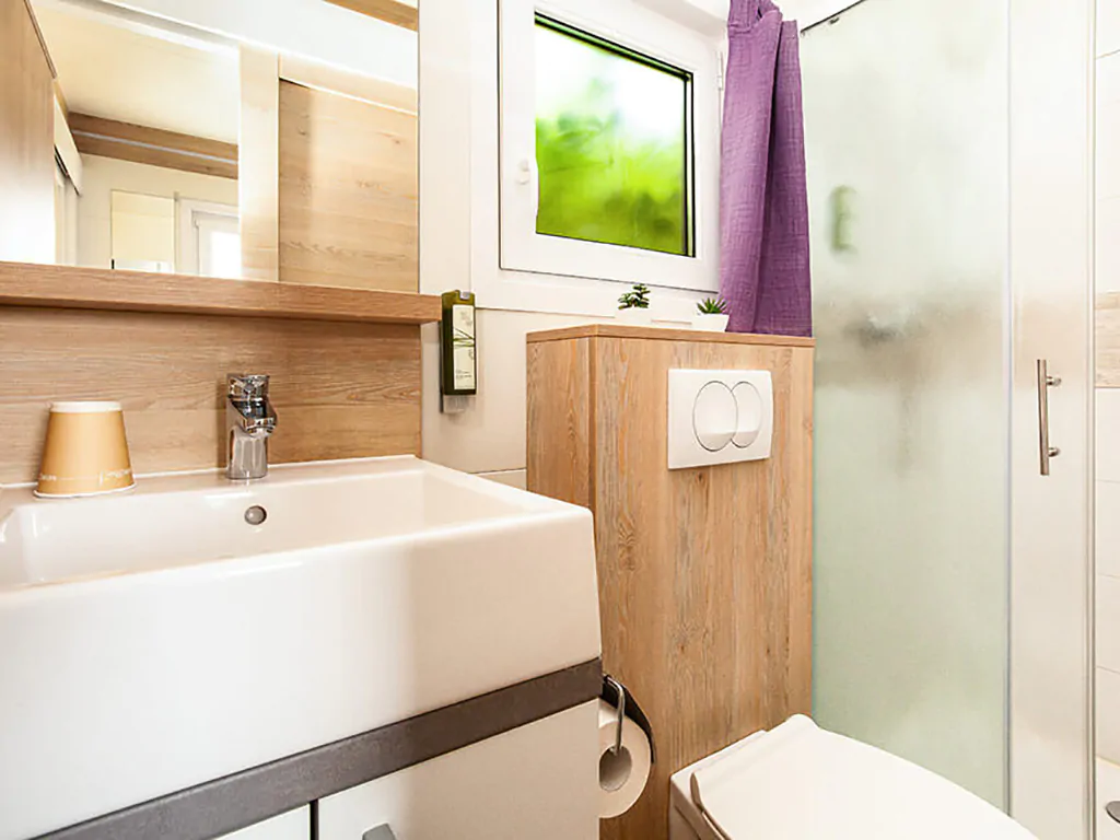 baska-beach-camping-resort-mobile-home-sunny-beach-home-for-4-interior-bathroom