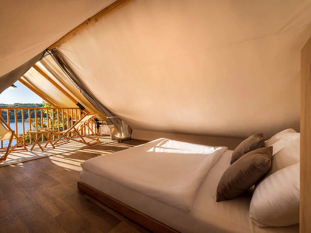 istra-premium-camping-resort-glamping-sunset-loggia-bedroom