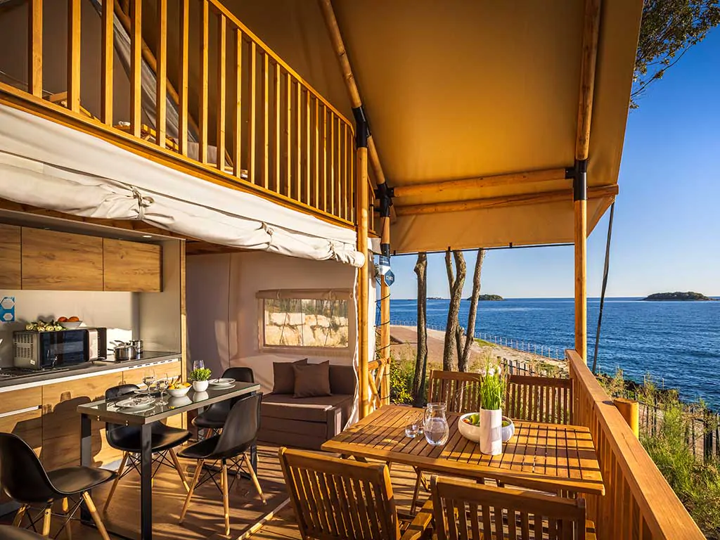 istra-premium-camping-resort-sunset-premium-glamping-tent-with-loggia-and-seaview-kitchen-and-terrace