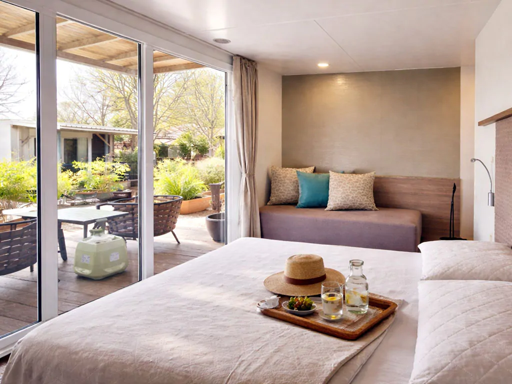 camping-ulika-rovinj-one-studio-interior-bedroom-and-terrace-view