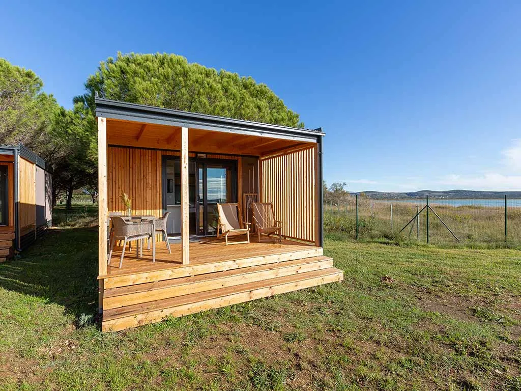 camping-vransko-lake-mobile-home-lake-house-exterior-2
