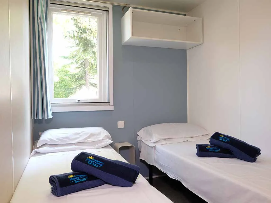 mobile-home-happy-premium-bedroom
