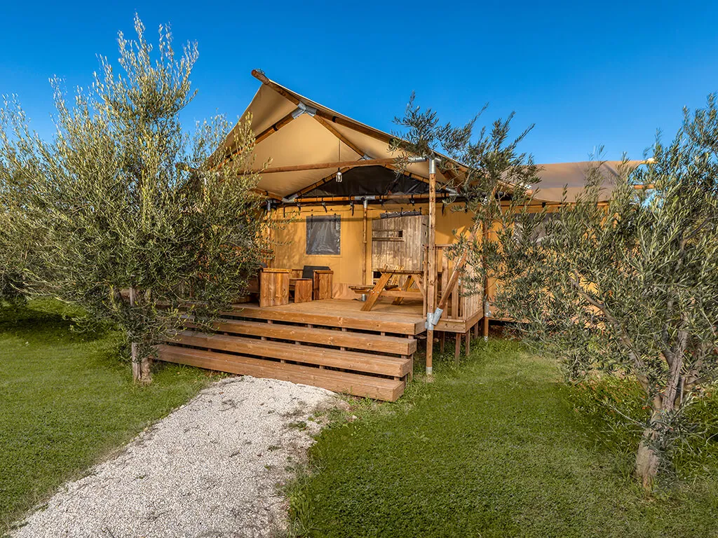 camping-papafigo-glamping-tent-exterior-2