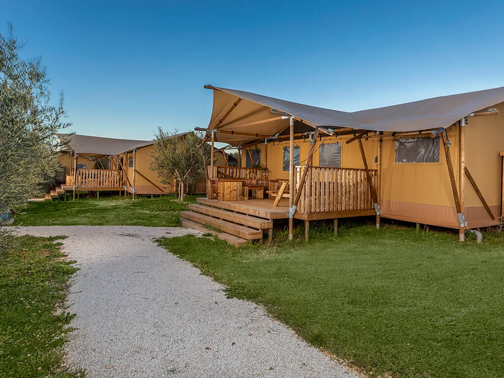 camping-papafigo-glamping-tent-exterior
