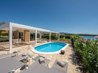 campsite-terra-park-phalaris-mobile-home-marinus-holiday-home-exterior-terrace-view