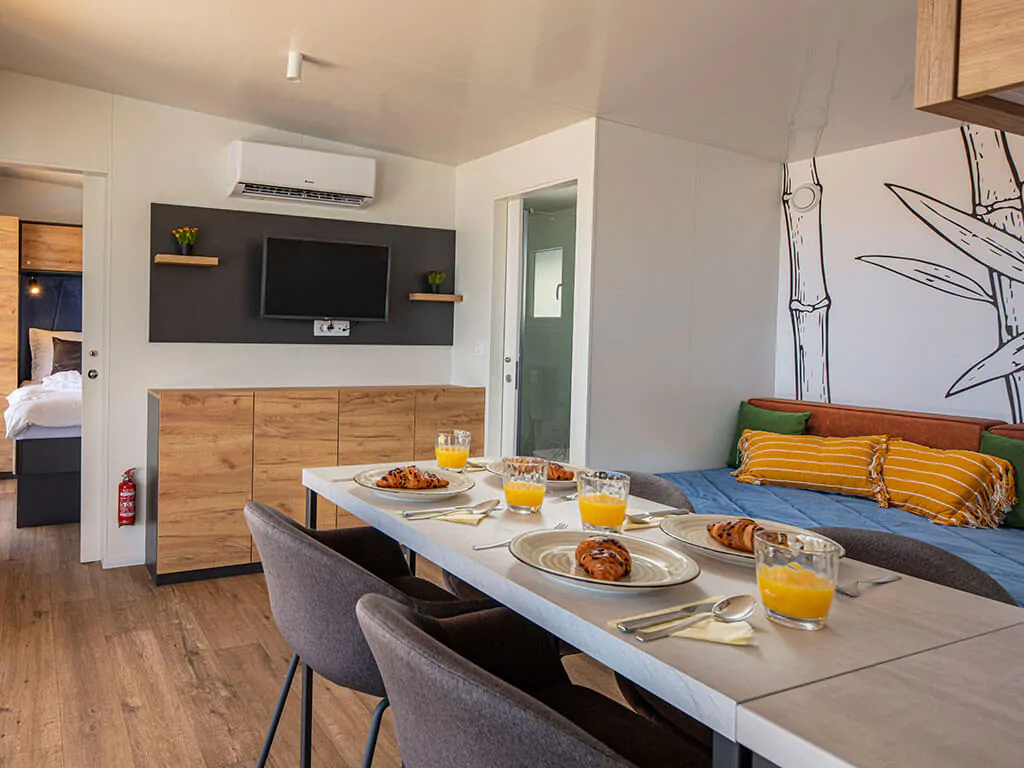 terra-park-spiritos-aura-holiday-home-with-pool-kitchen-and-dinning-area