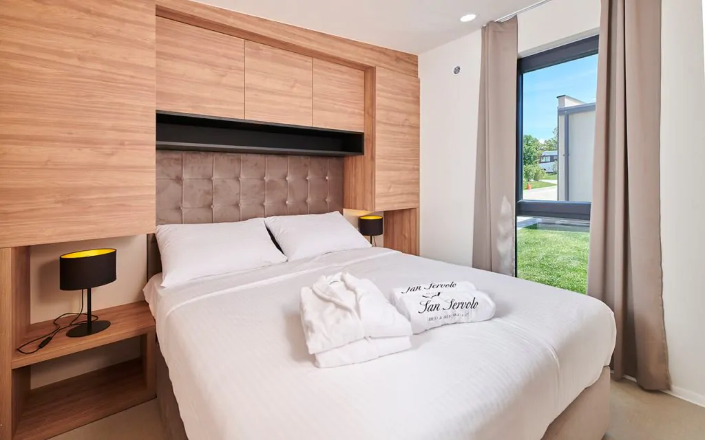 san-servolo-camping-resort-mobile-homes-agava-bedroom