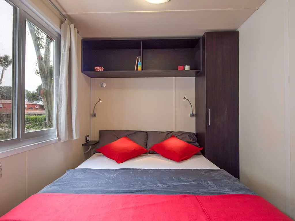 camping-isuledda-mobile-homes-baia-smeralda-bedroom-i