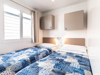 camping-laguna-blu-mobile-home-baia-revolution-bedroom