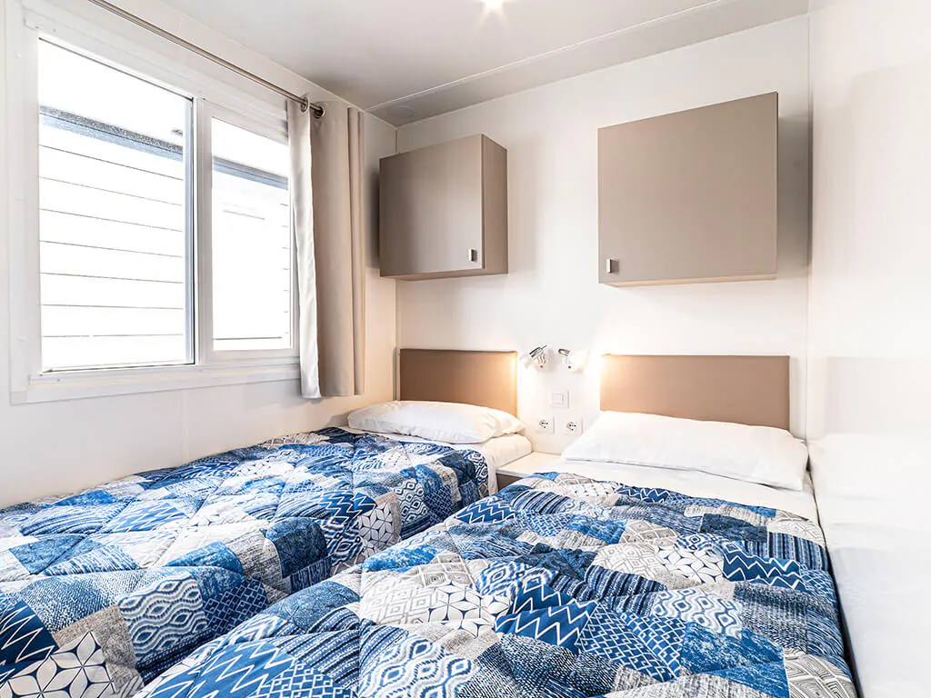 camping-laguna-blu-mobile-home-baia-revolution-bedroom