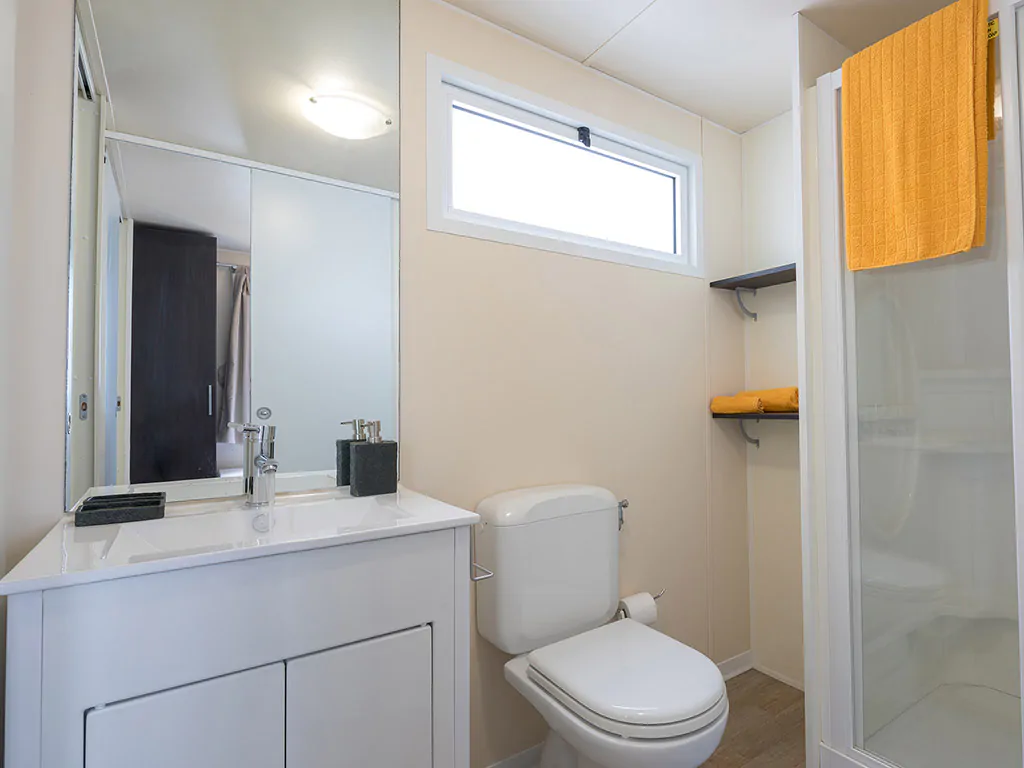 camping-mare-pineta-mobile-home-baia-relax-new-bathroom
