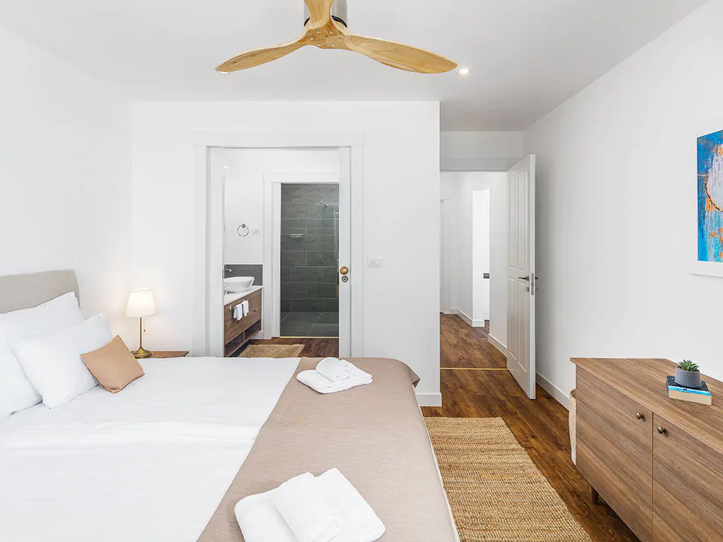 camping-mon-perin-beach-front-villa-porto-bus-bedroom-suite-double-bed