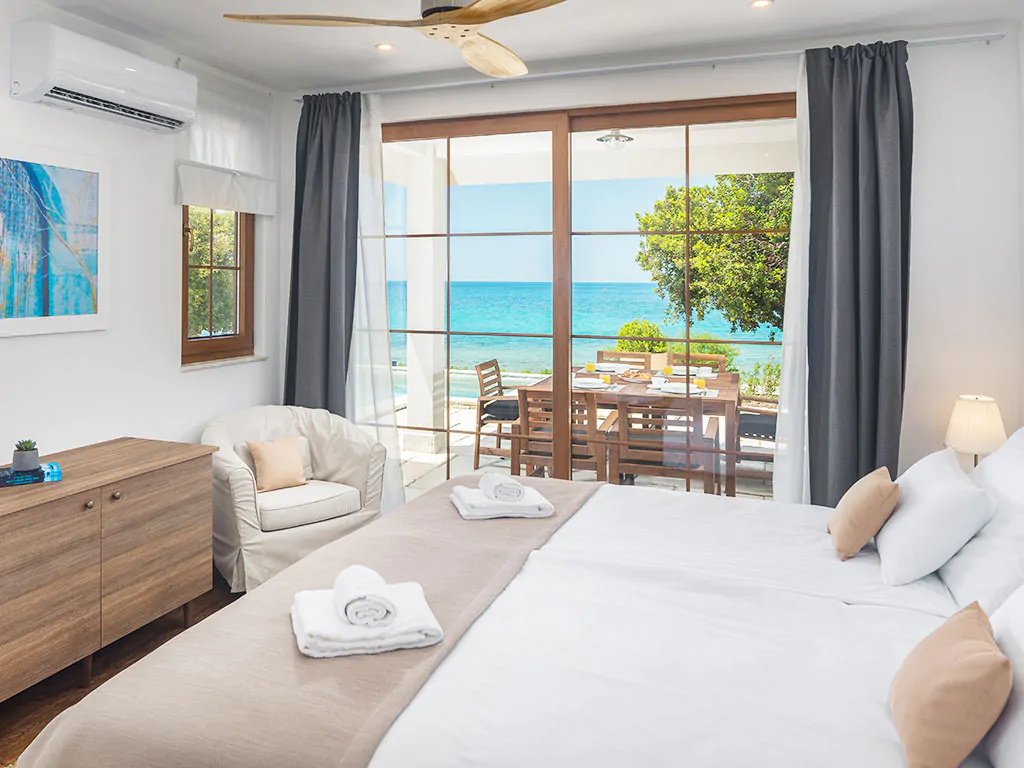 camping-mon-perin-beach-front-villa-porto-bus-interior-bedroom-sea-view-terrace